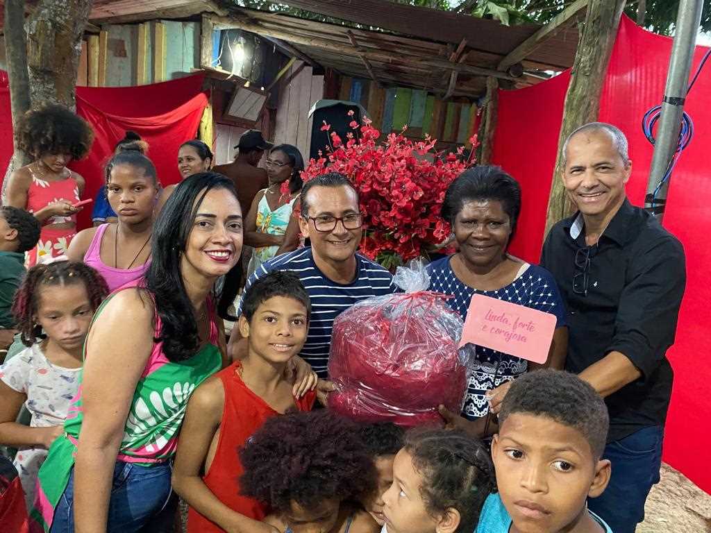 Camacã: Prefeitura homenageia as Mães da Portelinha I através do Projeto Brechó Solidário.
